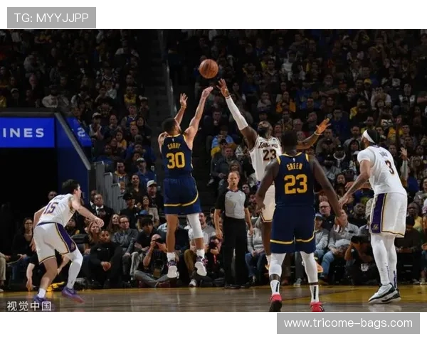 [NBA]东詹合砍57分19篮板 大胜.